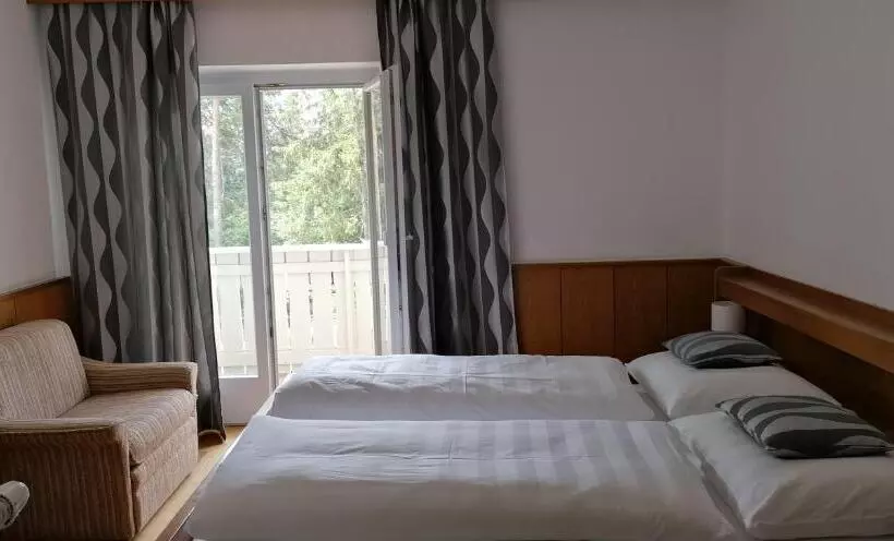 Aamiaismajoitus (B&B) Garni Hauenstein