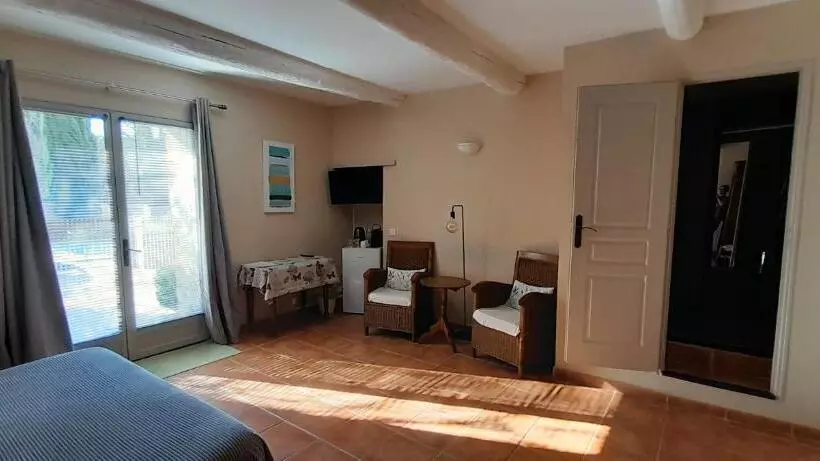 Aamiaismajoitus (B&B) Le Mas Des Vergers