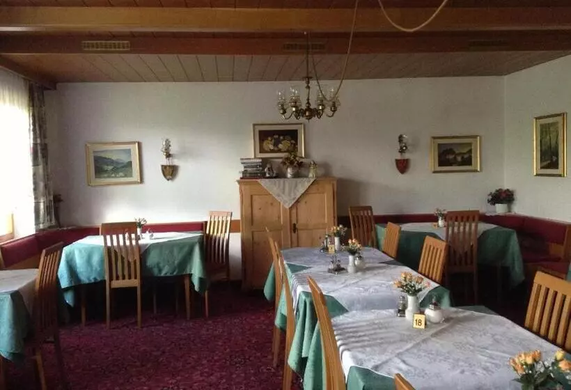 ベッドアンドブレックファースト Pension Latemar