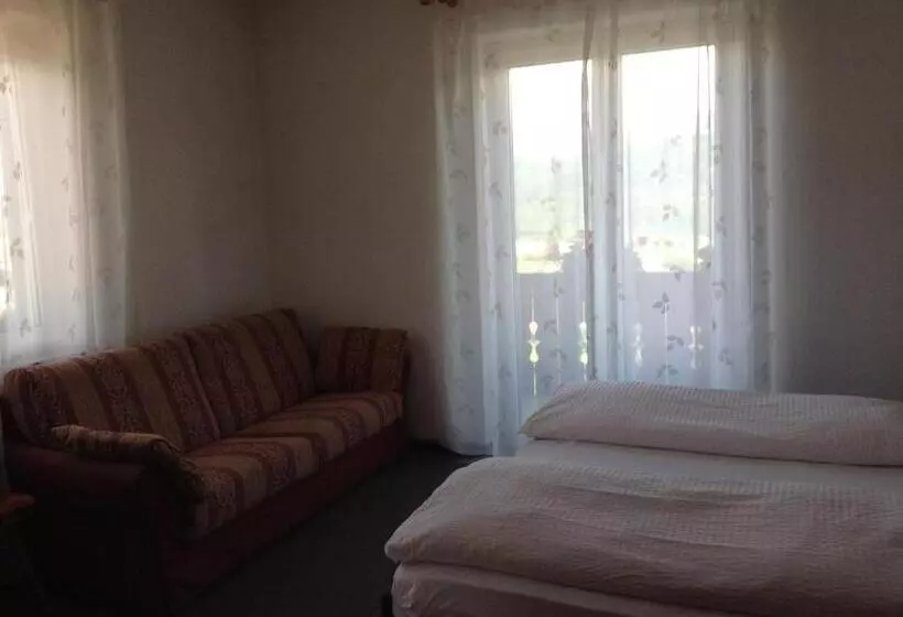 ベッドアンドブレックファースト Pension Latemar