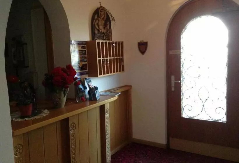 ベッドアンドブレックファースト Pension Latemar