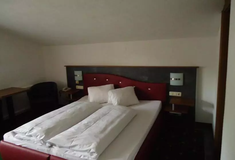 Hotelli Dorfgasthof Schlösslstube