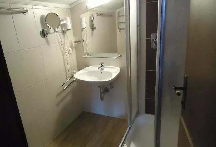 Hotelli Dorfgasthof Schlösslstube