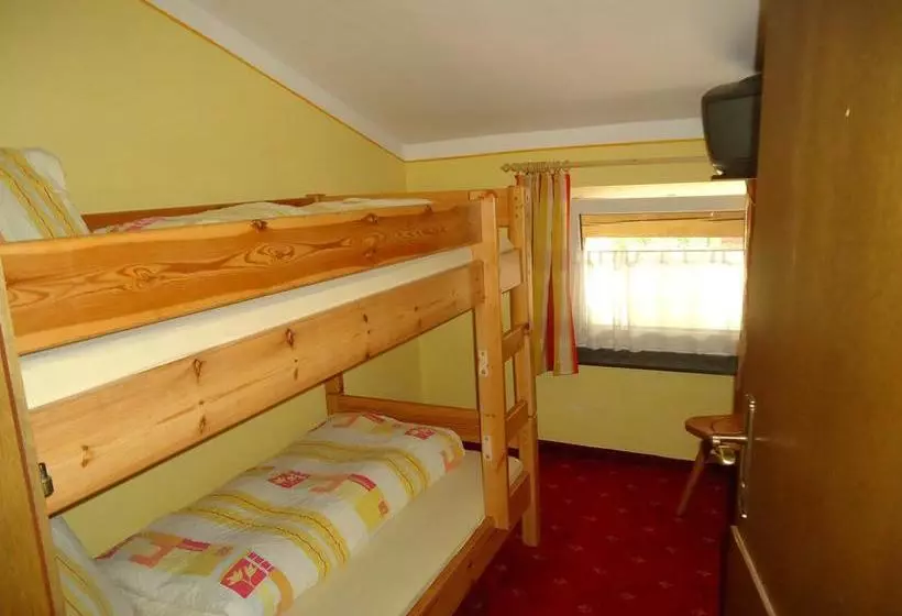 Hotelli Dorfgasthof Schlösslstube