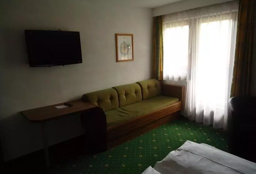 Hotelli Dorfgasthof Schlösslstube