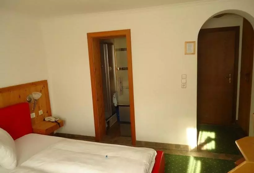 Hotelli Dorfgasthof Schlösslstube