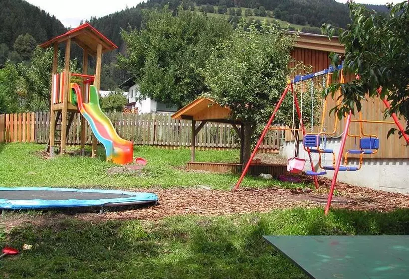 Hotelli Dorfgasthof Schlösslstube