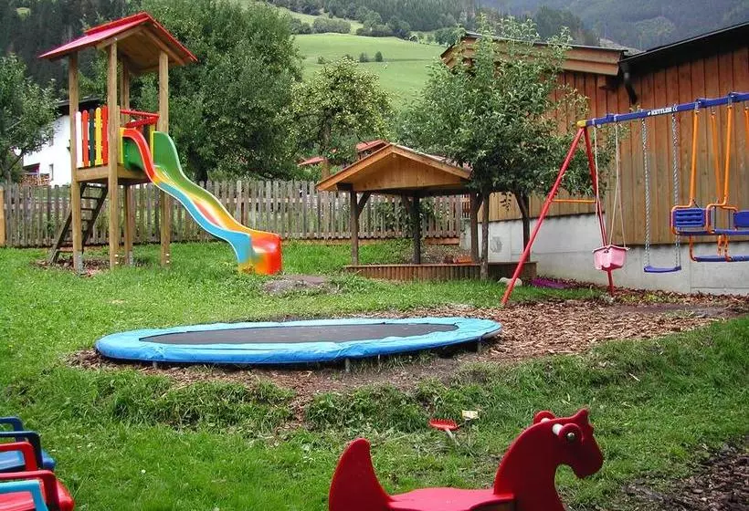 Hotelli Dorfgasthof Schlösslstube