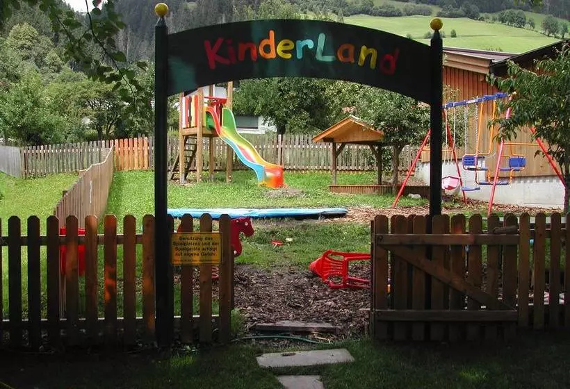 Hotelli Dorfgasthof Schlösslstube