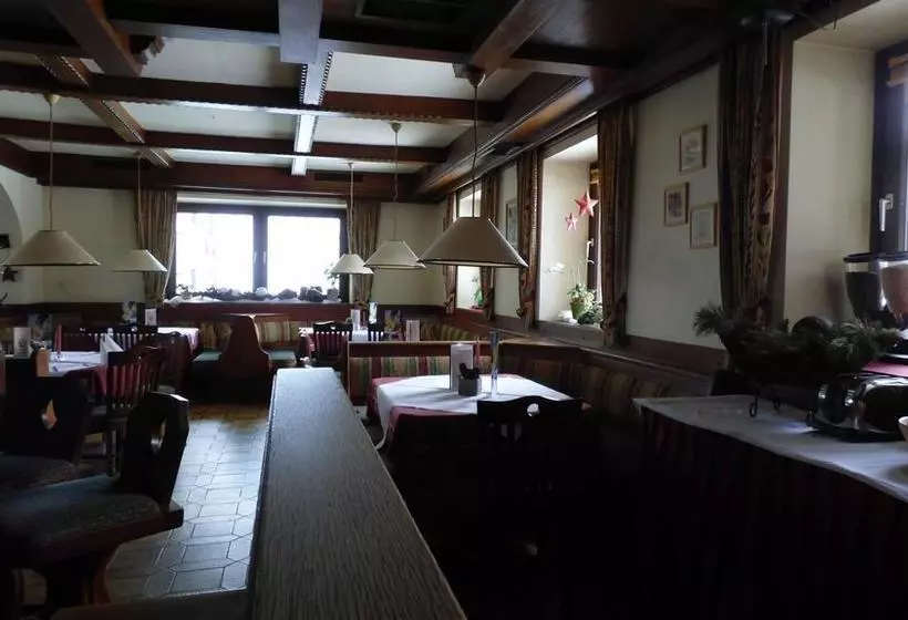 Hotelli Dorfgasthof Schlösslstube