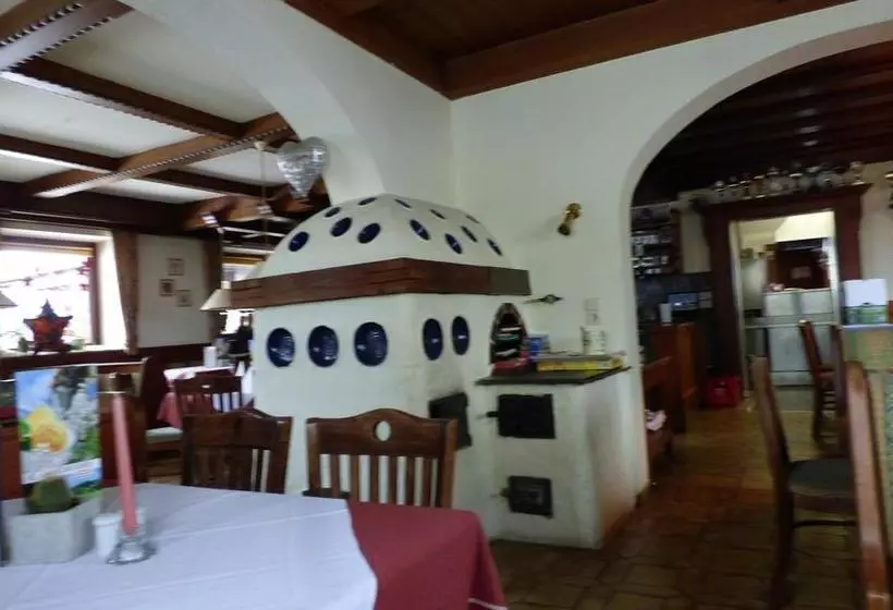 Hotelli Dorfgasthof Schlösslstube