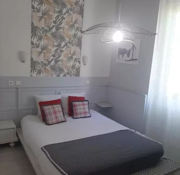 Hotelli Hôtel La Tour Des Fées