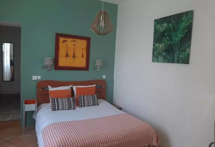 Hotelli Hôtel La Tour Des Fées