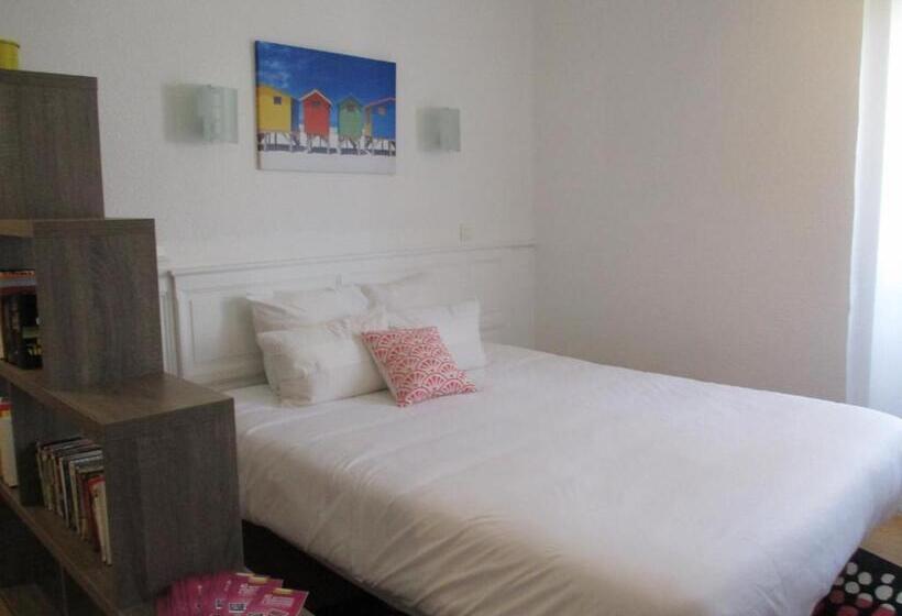 Отель Hôtel La Tour Des Fées