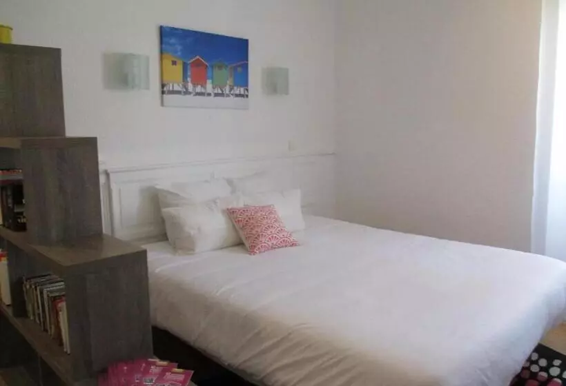 Hotelli Hôtel La Tour Des Fées