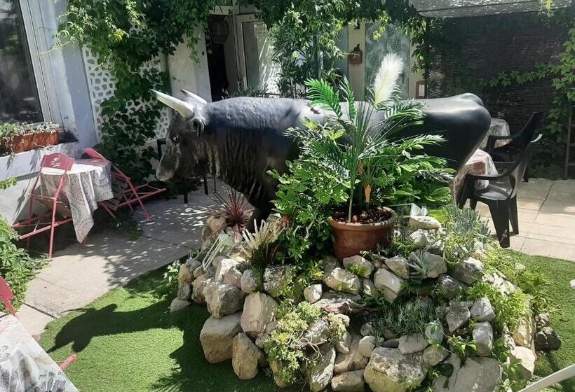 Отель Hôtel La Tour Des Fées