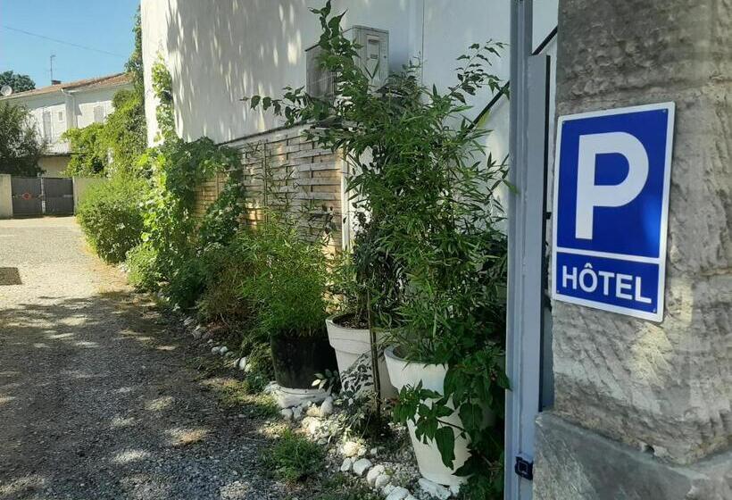 Отель Hôtel La Tour Des Fées