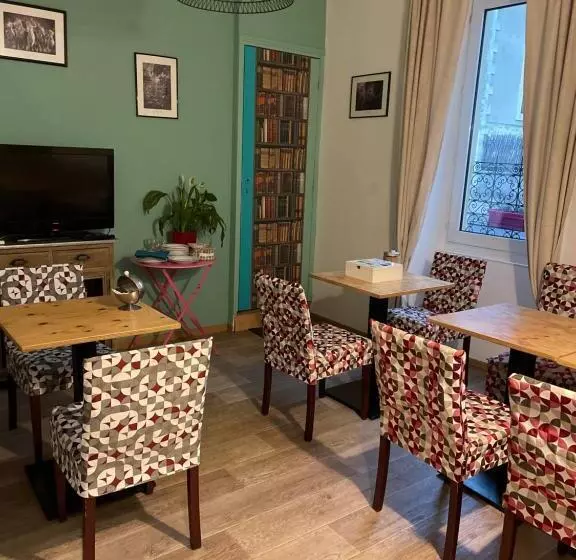 Hotelli Hôtel La Tour Des Fées