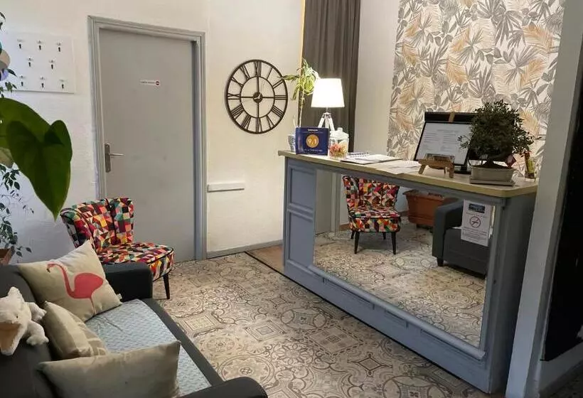 Hotelli Hôtel La Tour Des Fées