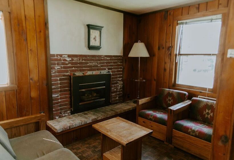 渡假胜地 Silver Rapids Lodge