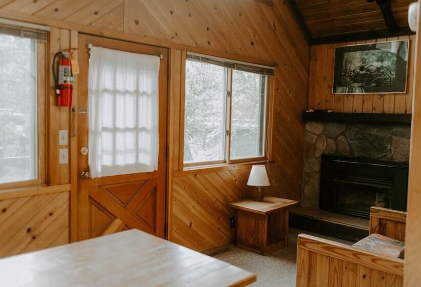 渡假胜地 Silver Rapids Lodge