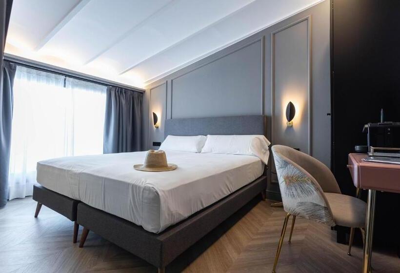 مسافرخانه Reina 107 Beach Boutique