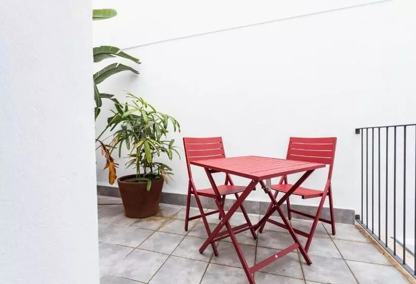 مسافرخانه Reina 107 Beach Boutique