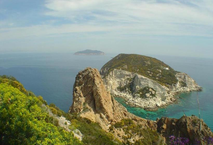 ホテル Albergo Le Querce