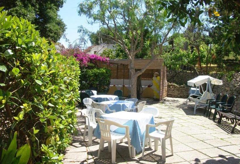 ホテル Albergo Le Querce