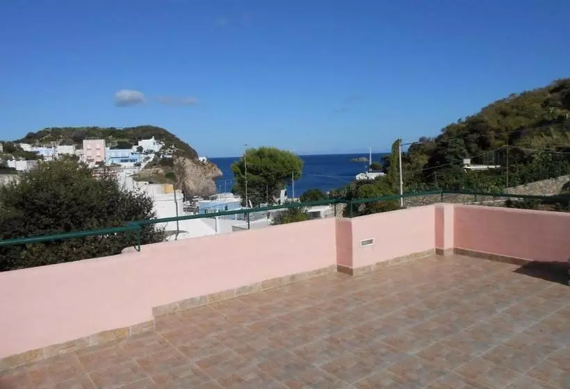 Hotelli Albergo Le Querce