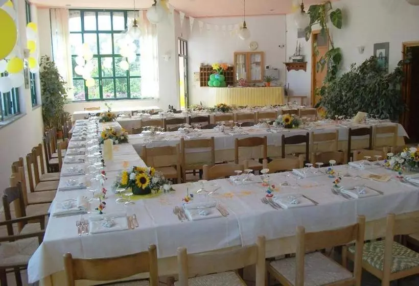 Hotelli Albergo Le Querce