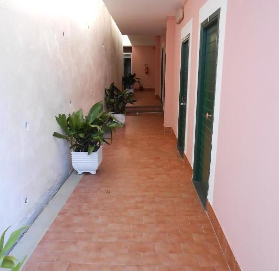 ホテル Albergo Le Querce