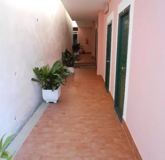 Hotelli Albergo Le Querce