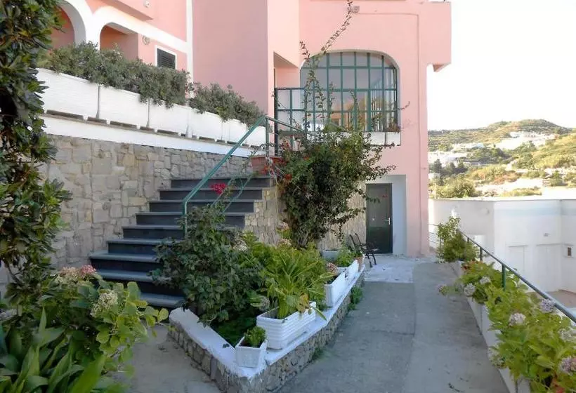 Hotelli Albergo Le Querce