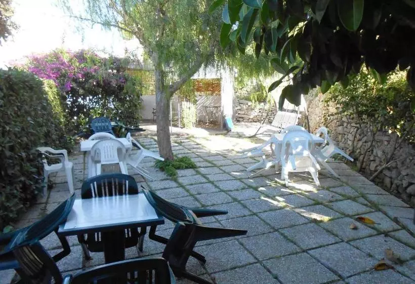 Hotelli Albergo Le Querce