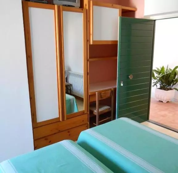 Hotelli Albergo Le Querce