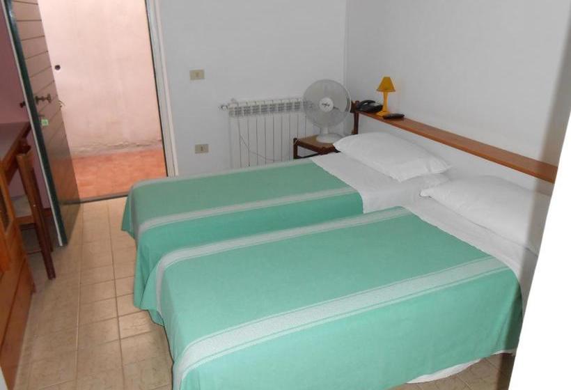 ホテル Albergo Le Querce