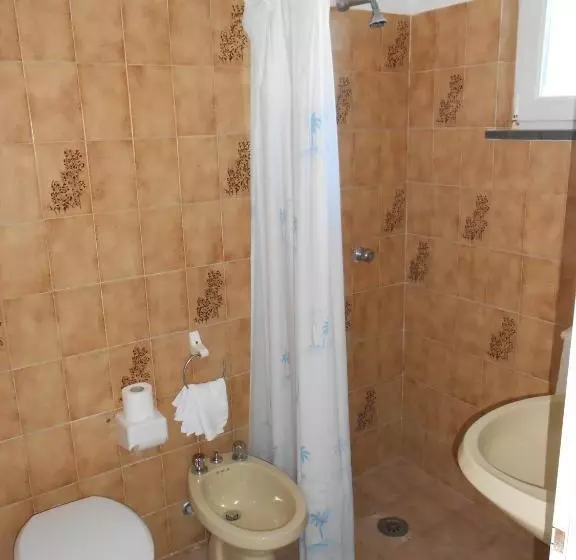 Hotelli Albergo Le Querce