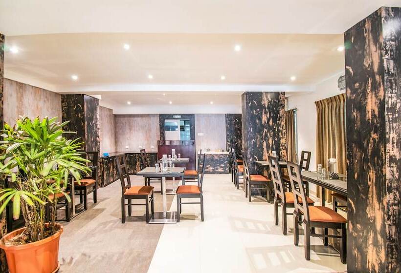 Fabhotel Jansi Deluxe Nr Gandhipuram Bus Stand