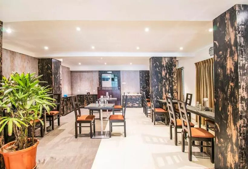 Fabhotel Jansi Deluxe   Nr Gandhipuram Bus Stand