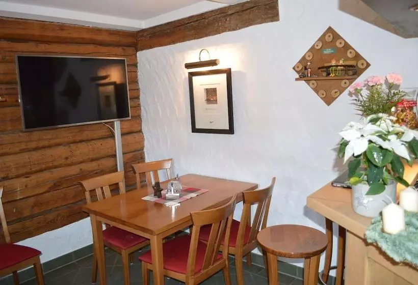 Hotelli Garni Und Gaststätte Zum Holzfäller