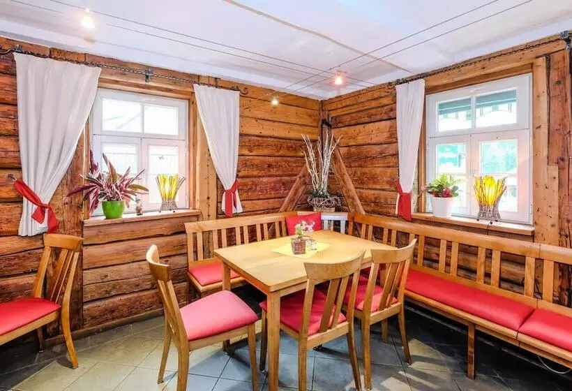 Hotelli Garni Und Gaststätte Zum Holzfäller