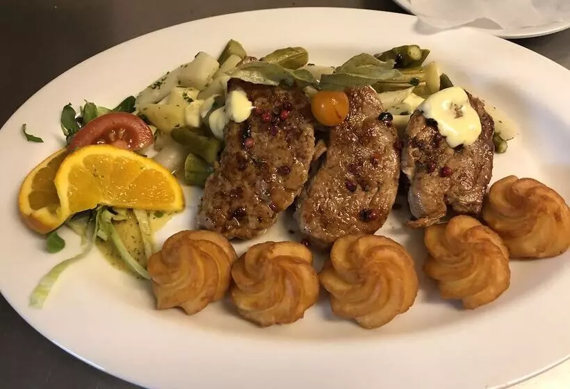 Hotelli Garni Und Gaststätte Zum Holzfäller