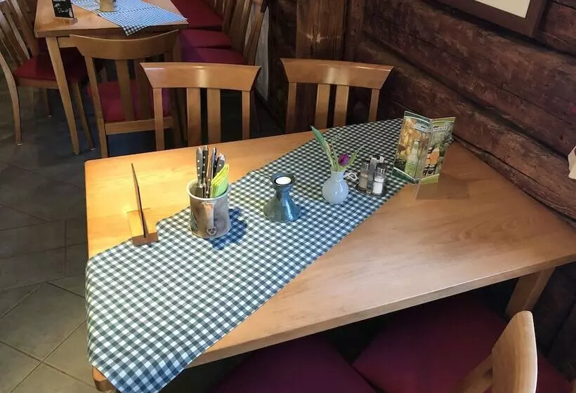 Hotelli Garni Und Gaststätte Zum Holzfäller