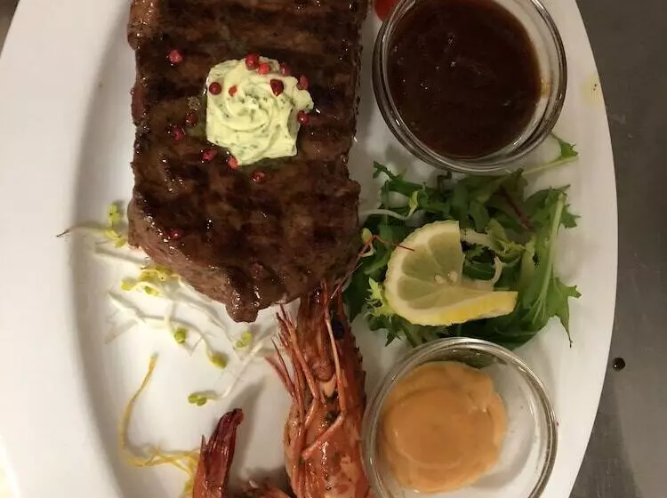 Hotelli Garni Und Gaststätte Zum Holzfäller