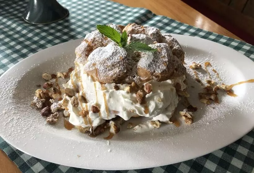 Hotelli Garni Und Gaststätte Zum Holzfäller
