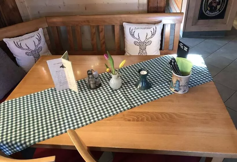 Hotelli Garni Und Gaststätte Zum Holzfäller