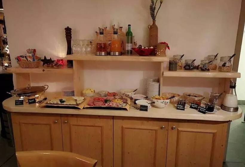 Hotelli Garni Und Gaststätte Zum Holzfäller