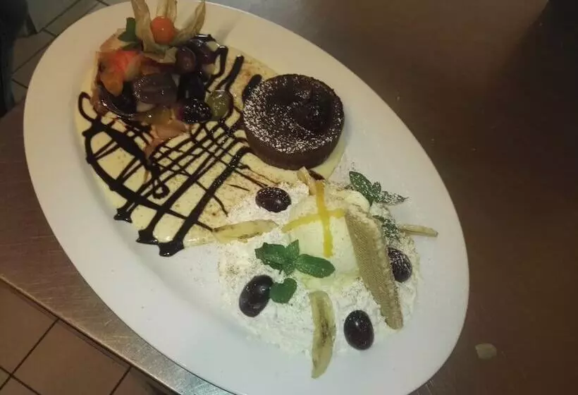 Hotelli Garni Und Gaststätte Zum Holzfäller