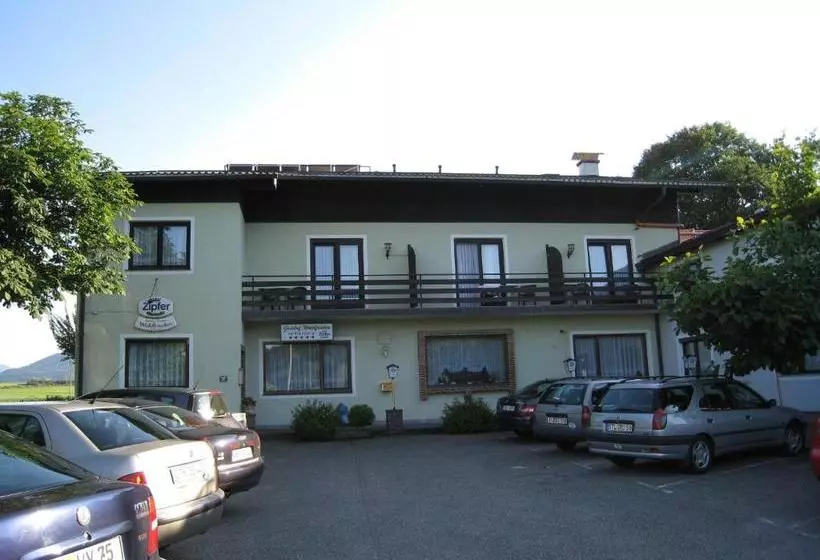 Hotelli Gasthof Strobl Waldfrieden Garni